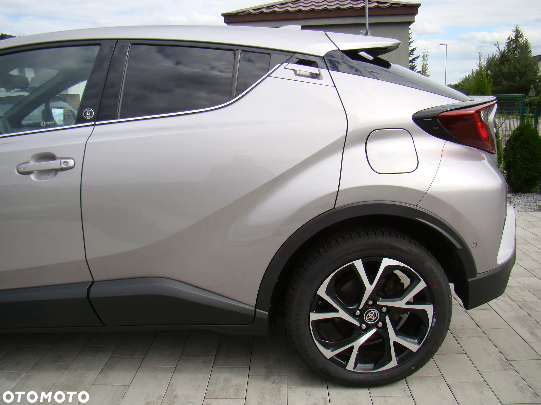 Toyota C-HR 1.8 Hybrid Team Deutschland - 8