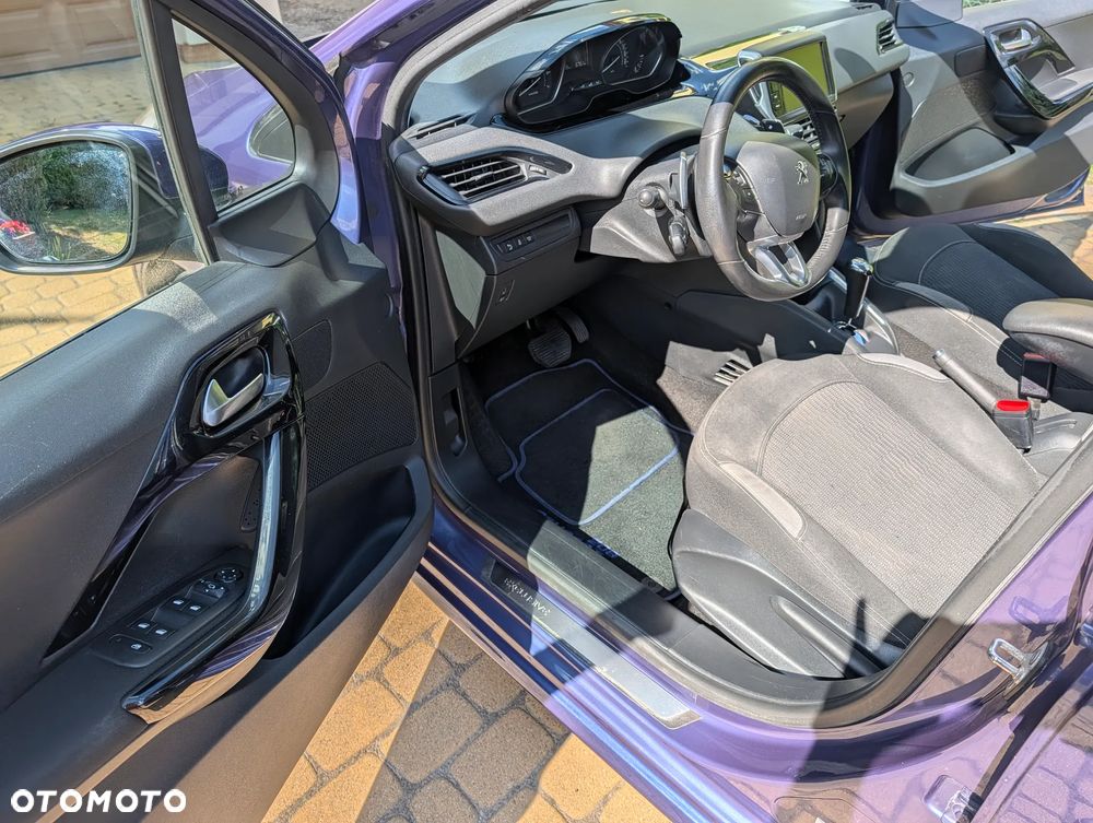 Peugeot 208 - 24