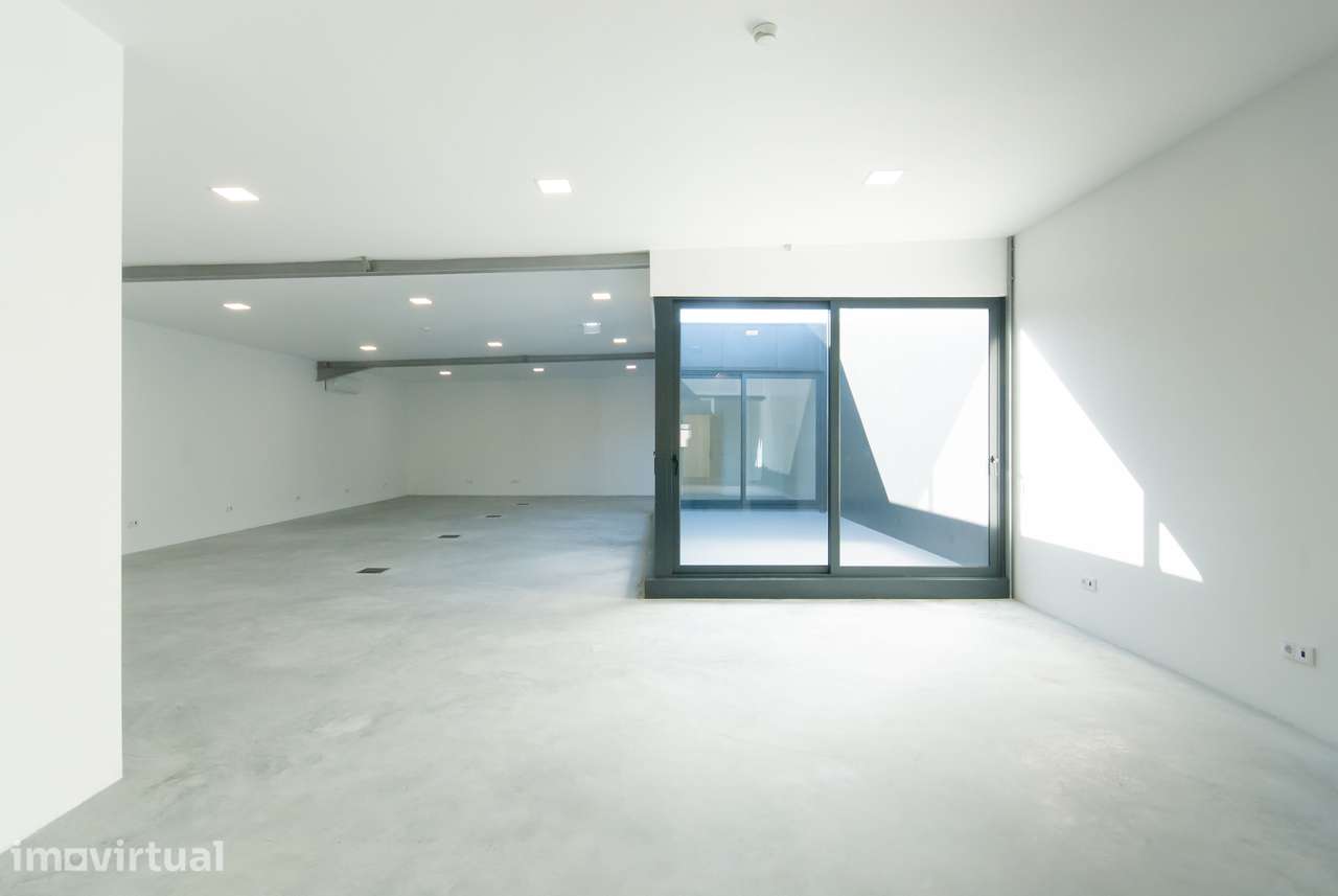 Edifício Multisserviços em Espinho — 750 m² - Grande imagem: 2/27
