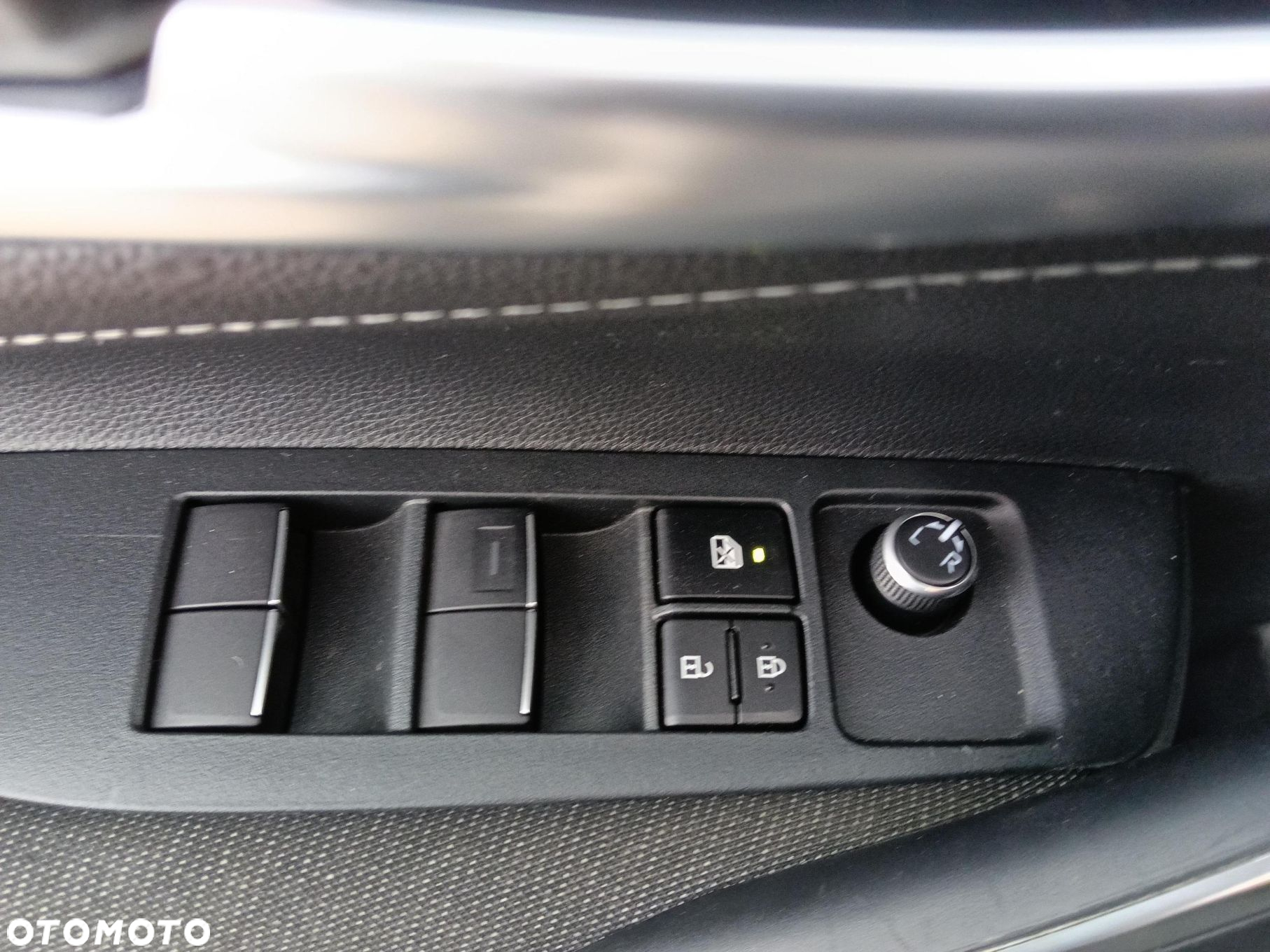 Toyota Corolla 1.8 Hybrid Comfort - 14