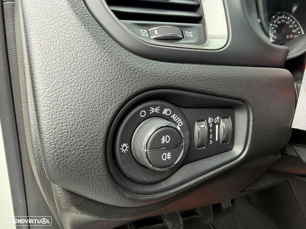 Jeep Renegade 1.0 T Limited - 23