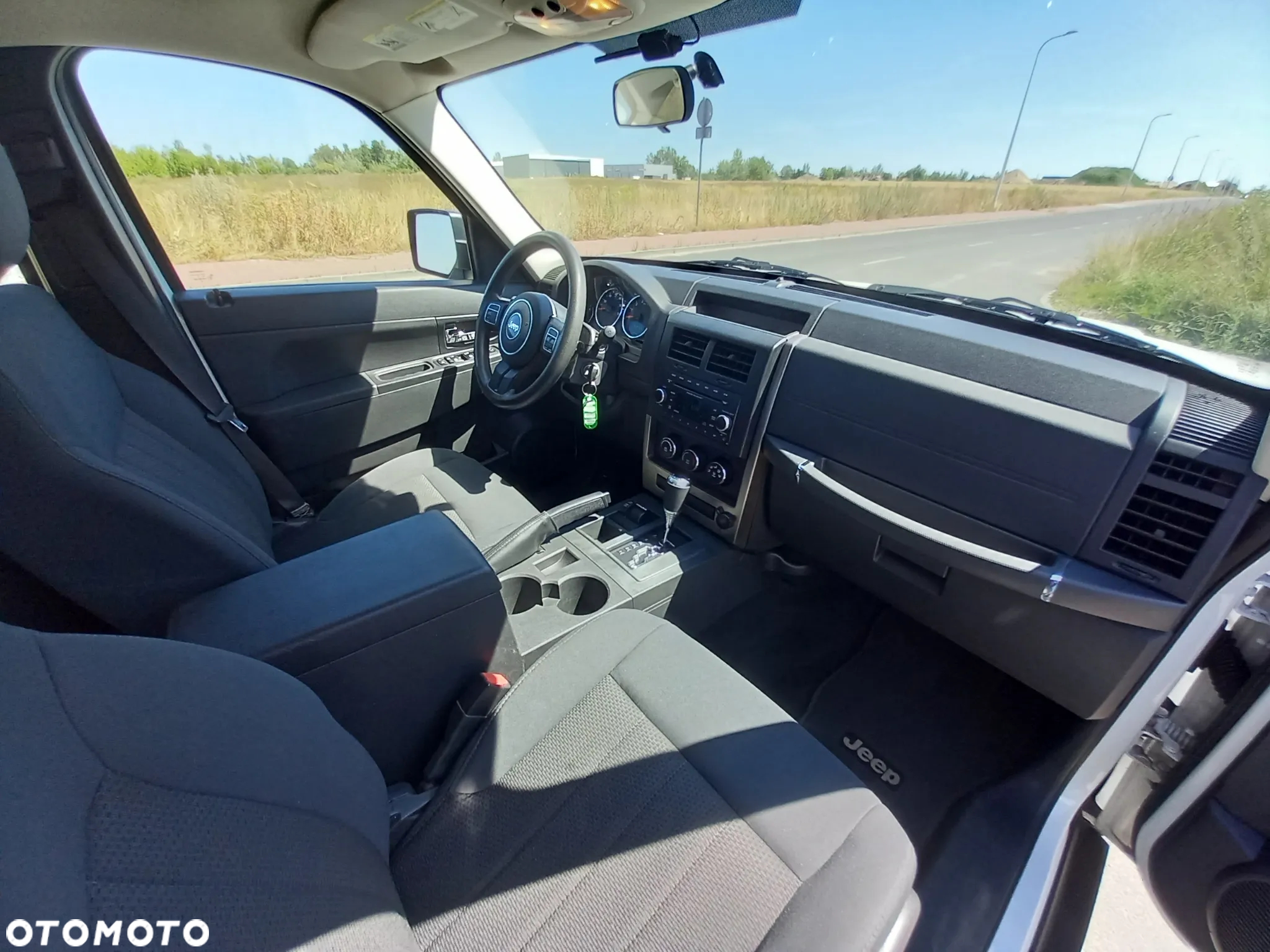 Jeep Liberty - 35