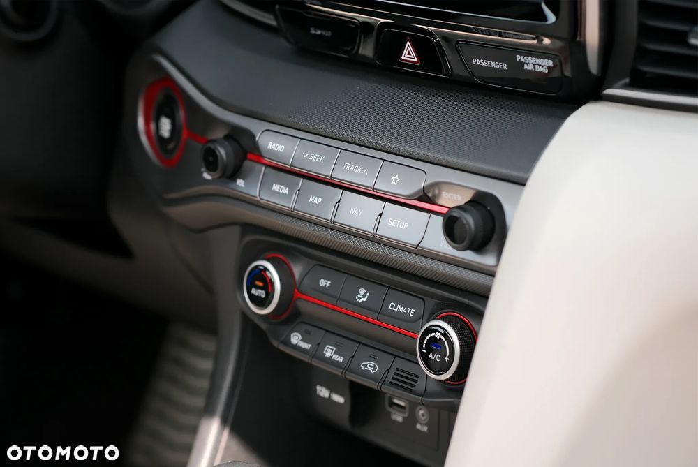 Hyundai Veloster - 29