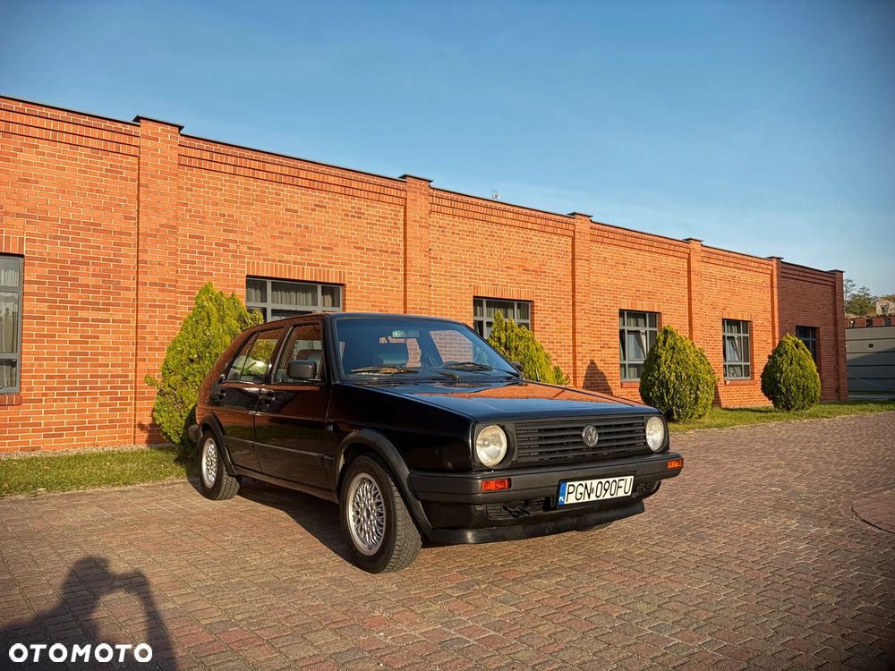 Volkswagen Golf - 1