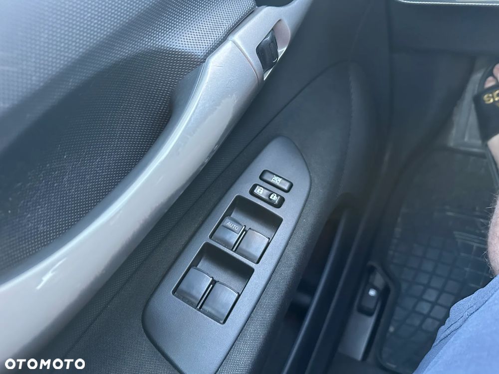 Toyota Auris 1.4 VVT-i Sol - 25