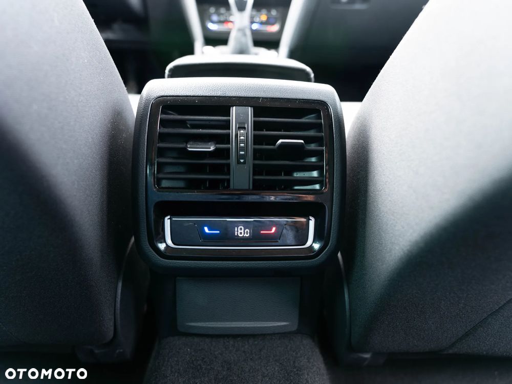 Volkswagen Passat Variant 1.5 TSI EVO Elegance - 32