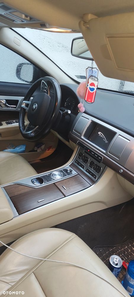 Jaguar XF - 10