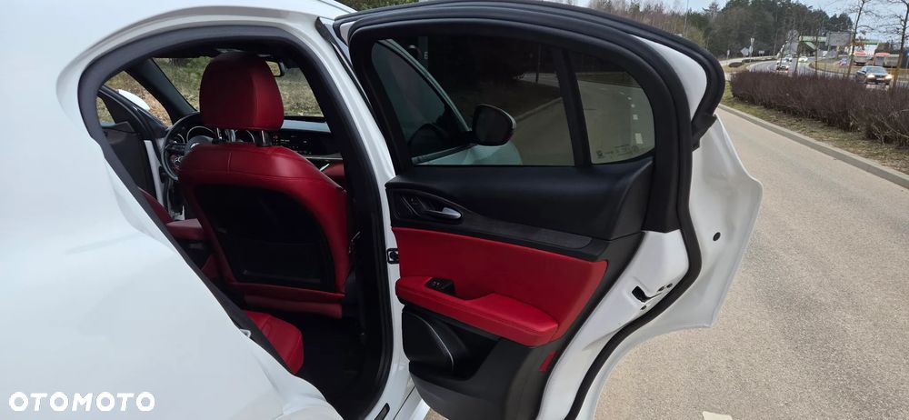 Alfa Romeo Stelvio 2.0 Turbo 16V AT8-Q4 Ti - 31