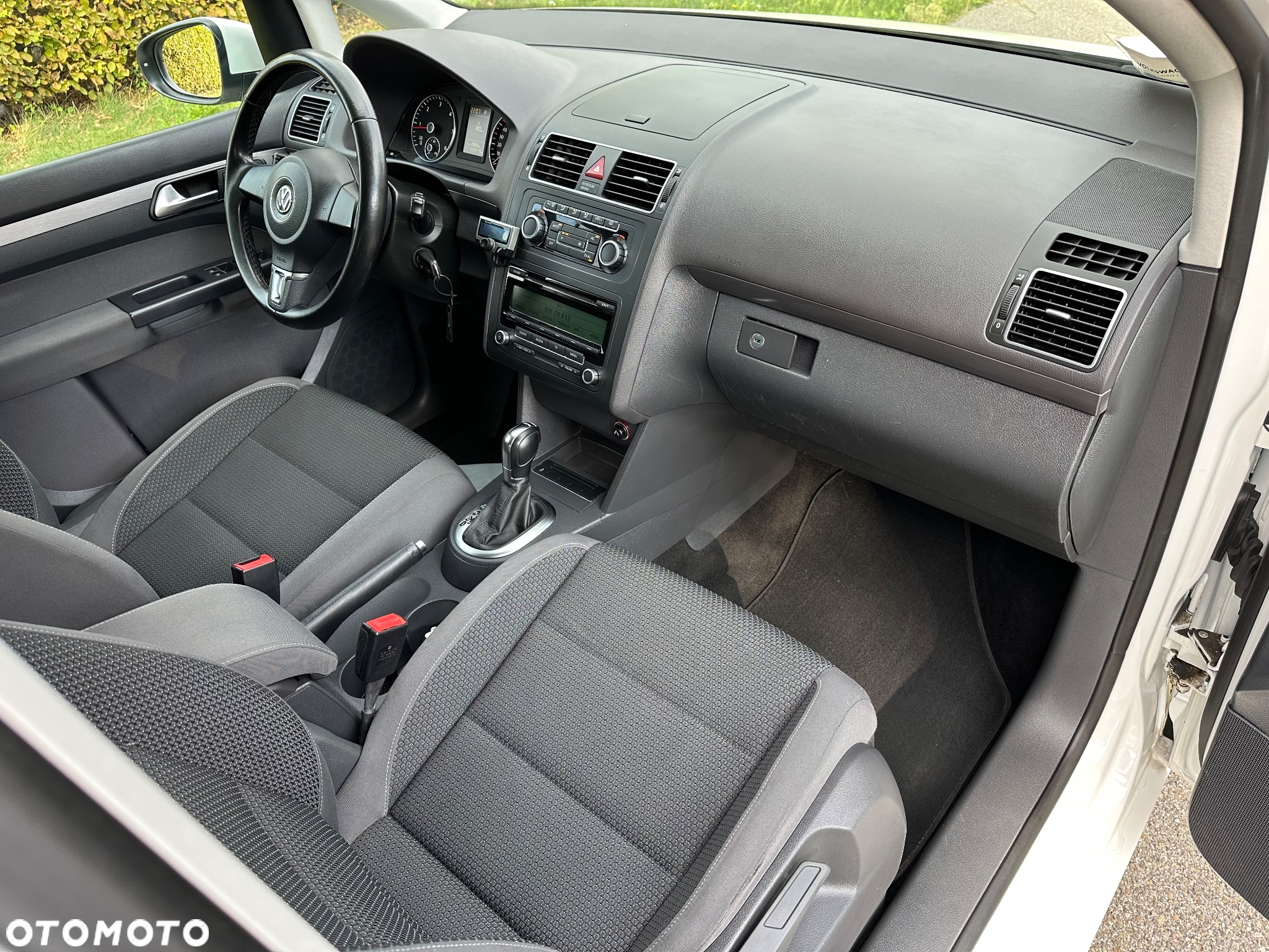 Volkswagen Touran 1.6 TDI DPF BlueMotion Technology DSG Highline - 8