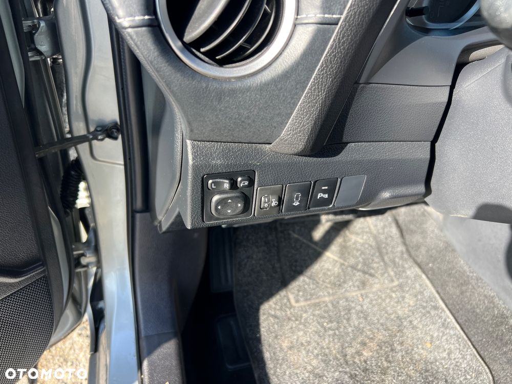 Toyota Auris 1.8 HSD Prestige NAVI - 17