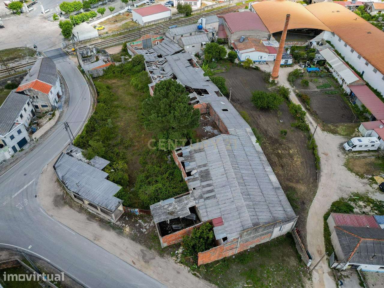 Armazém com uma área de 2.300m2, localizado em Pataias-Gare - Grande imagem: 4/14