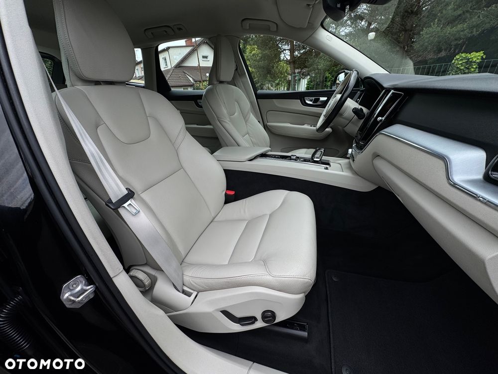 Volvo XC 60 B4 D AWD Geartronic Momentum Pro - 25