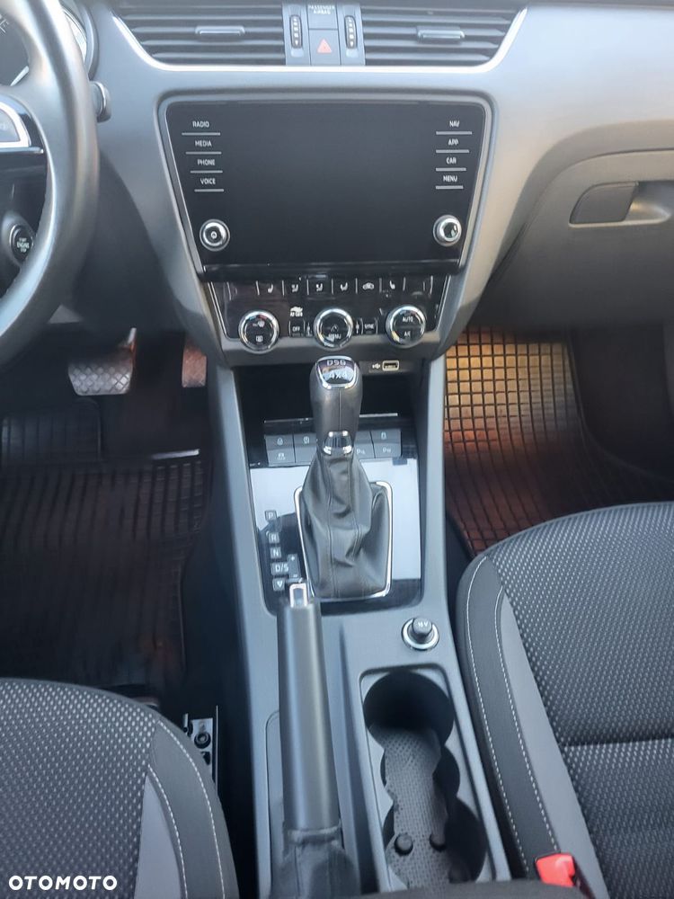 Skoda Octavia Scout 2.0 TDI 4x4 DSG - 26