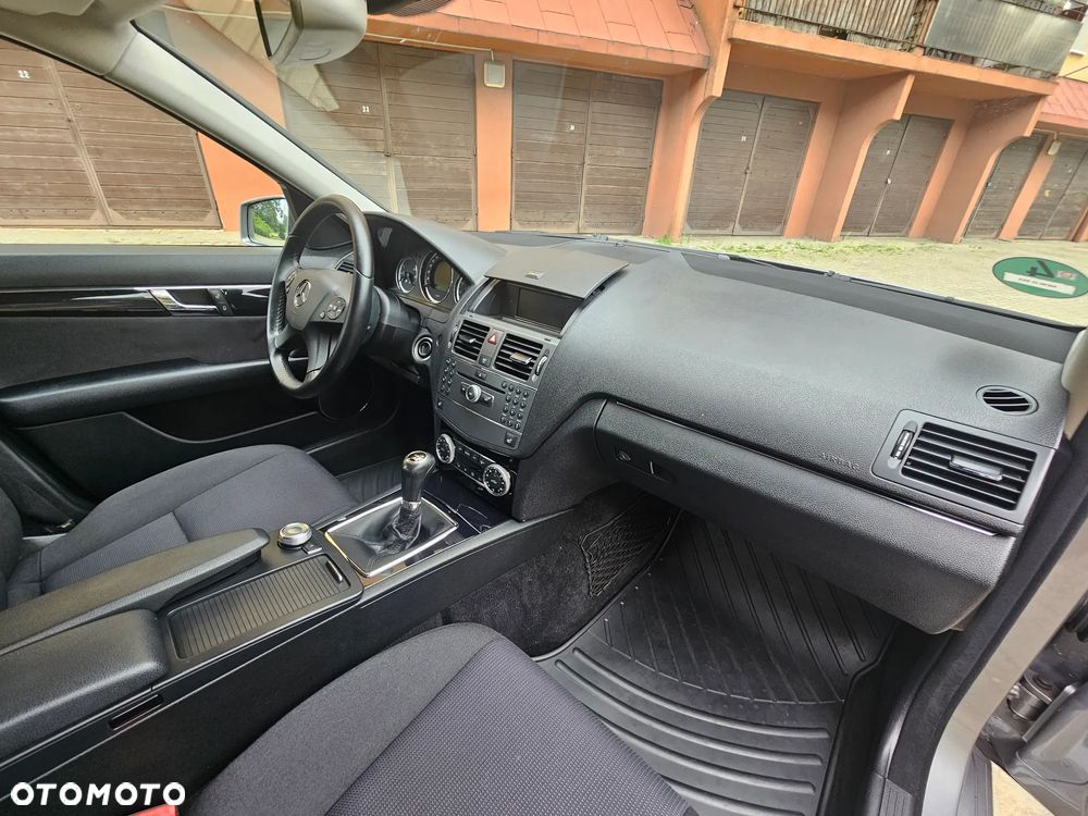 Mercedes-Benz Klasa C 180 Kompressor BlueEFFICIENCY - 26