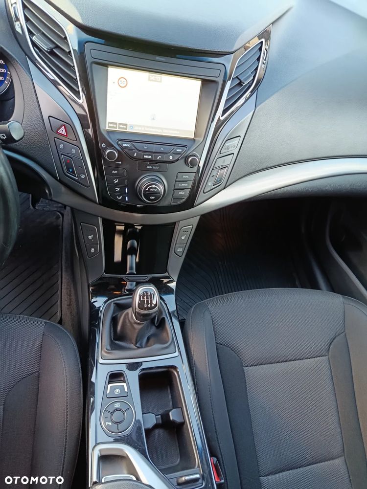 Hyundai i40 Kombi blue 1.6 Family+ - 12