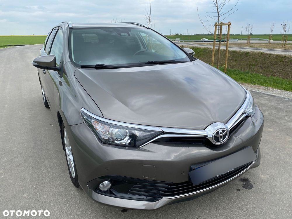 Toyota Auris 1.6 Premium - 1