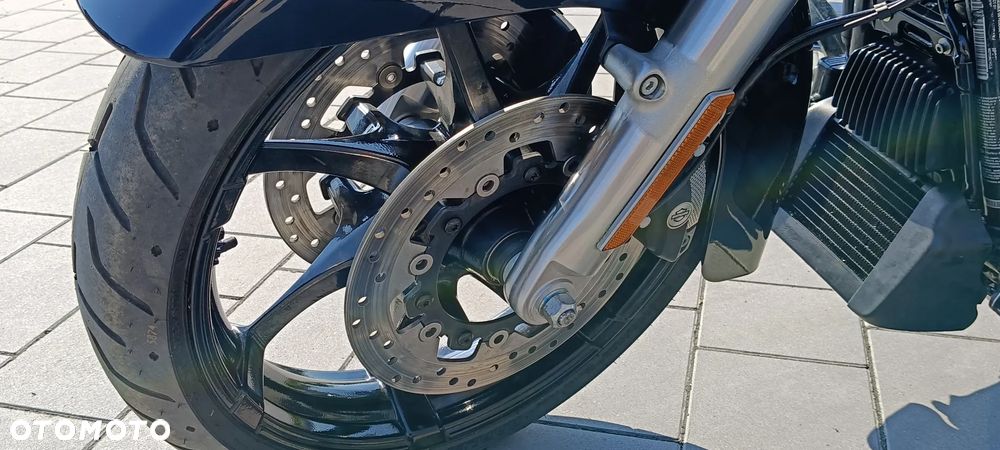 Harley-Davidson Touring Street Glide - 23