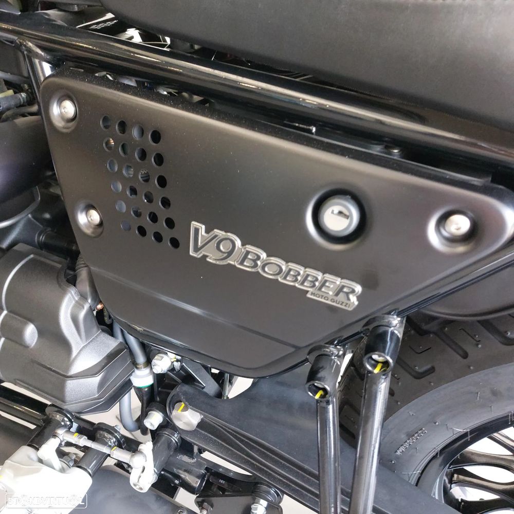 Moto Guzzi V9 BOBBER - 8