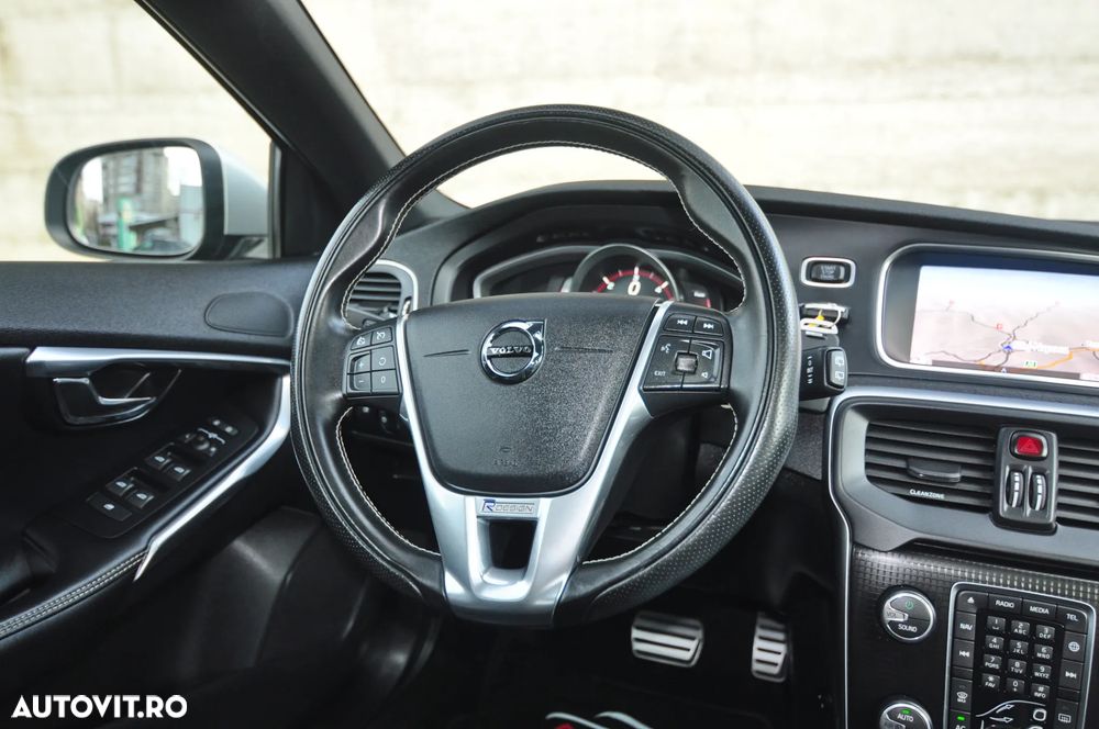 Volvo V40 D3 Geartronic RDesign - 18