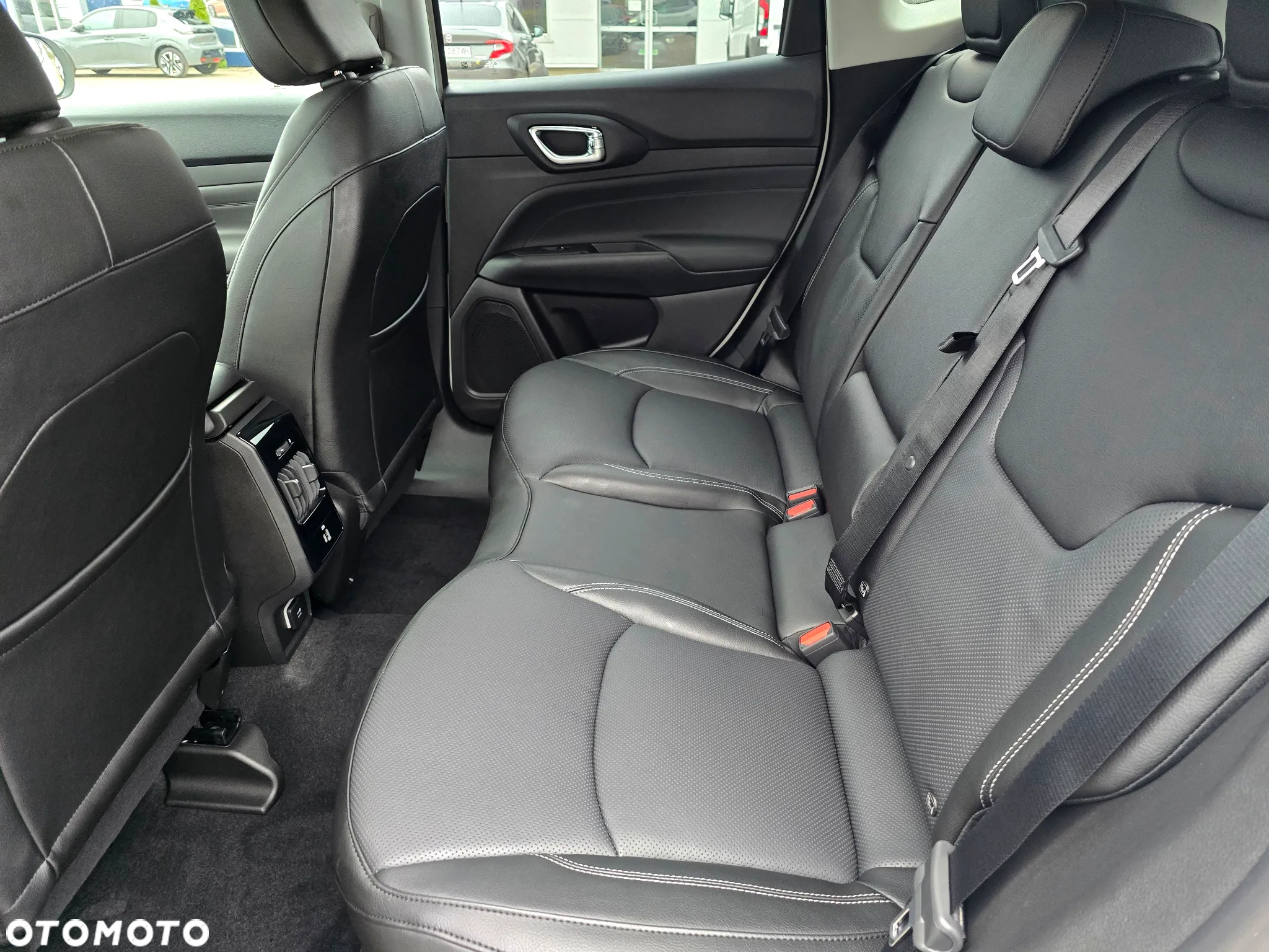 Jeep Compass - 12