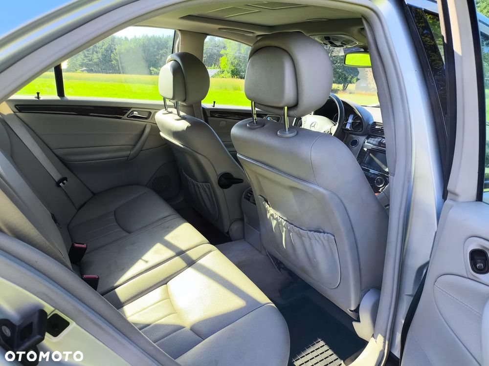 Mercedes-Benz Klasa C 280 Elegance 4-Matic - 8