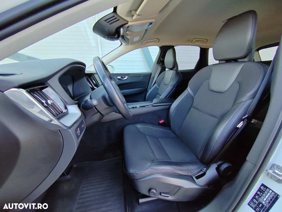 Volvo XC 60 B5 MHEV AT8 AWD Momentum Pro - 11