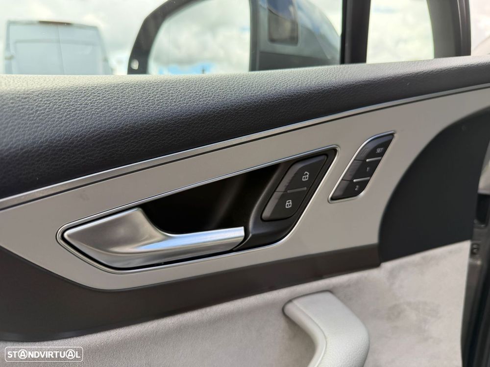 Audi Q7 3.0 TDI quattro tiptronic 7L - 24