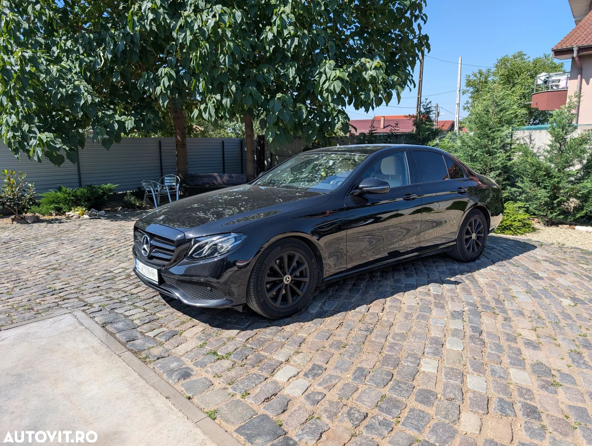 Mercedes-Benz E 200 d T 9G-TRONIC - 1
