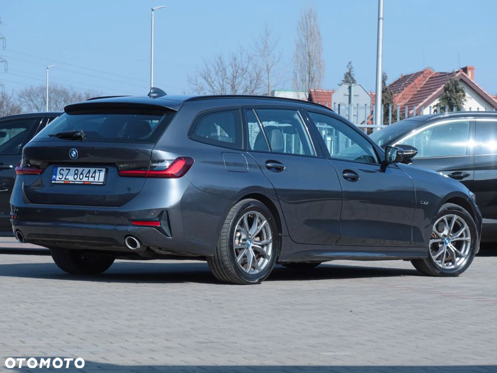 BMW Seria 3 330e Sport Line - 35