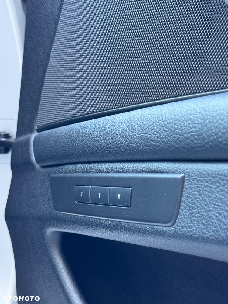 BMW Seria 5 530d xDrive - 23