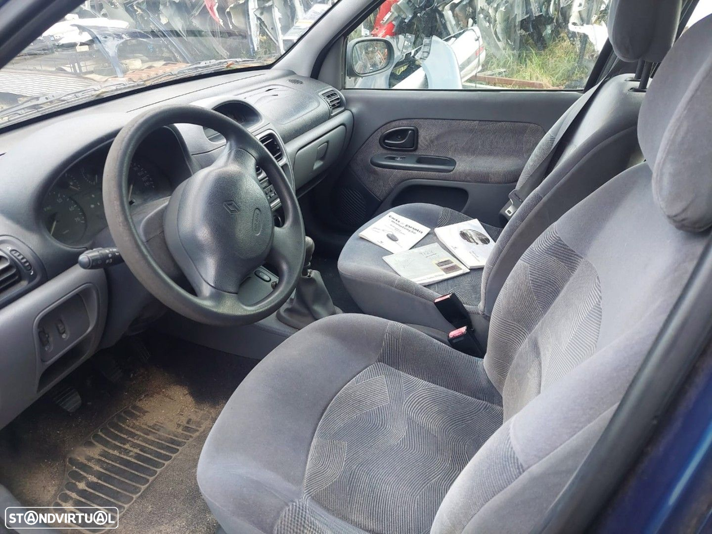Renault Clio 2 1.2i de 2000 disponível para peças - 5