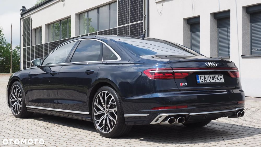 Audi S8 - 8