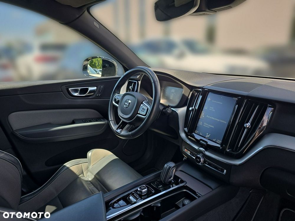 Volvo XC 60 B5 B AWD R-Design - 9