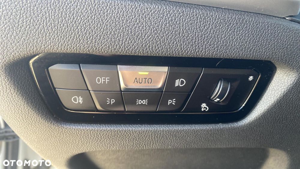 BMW Seria 3 318i Advantage - 23