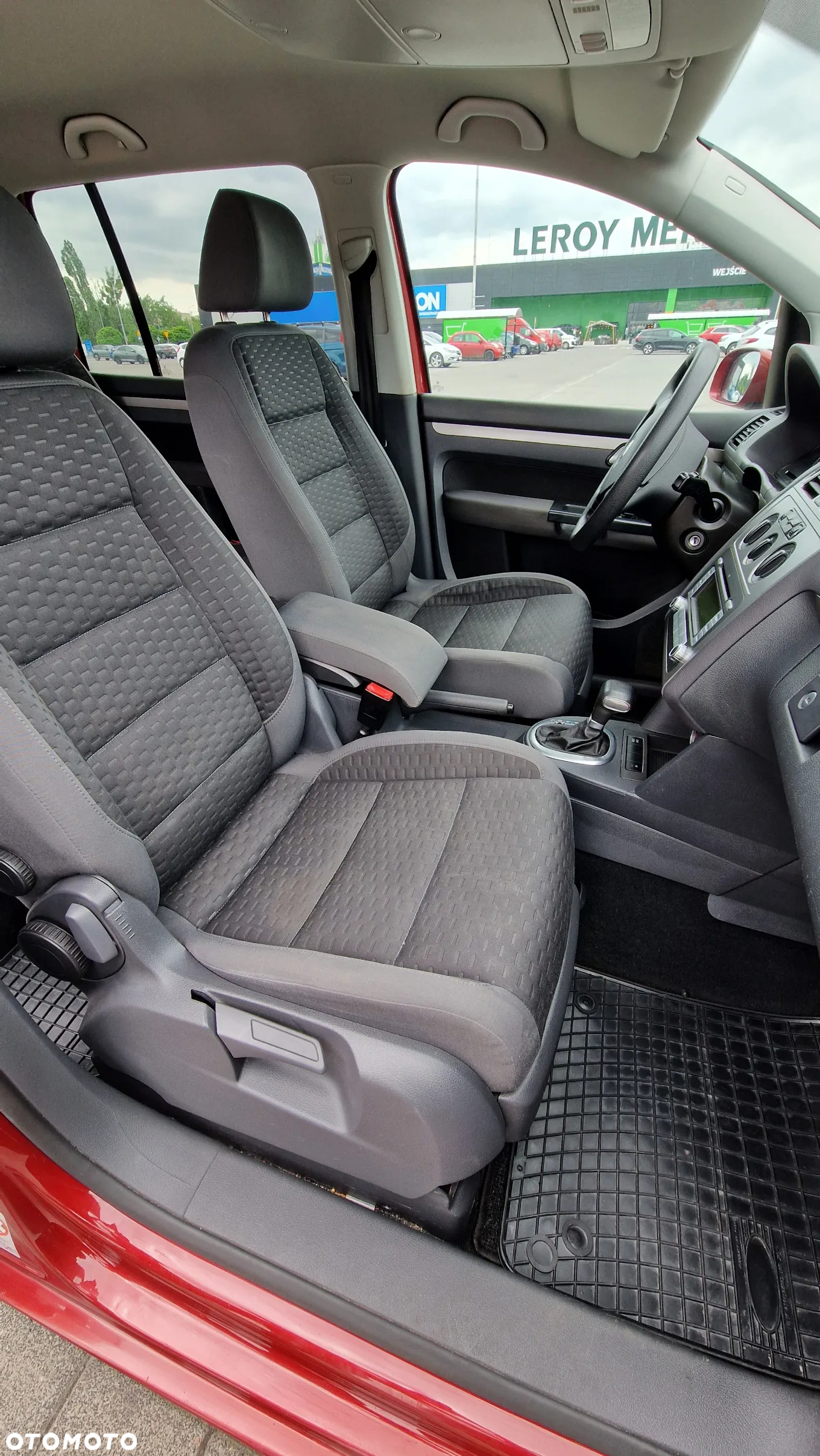 Volkswagen Touran 1.4 TSI Trendline DSG - 4