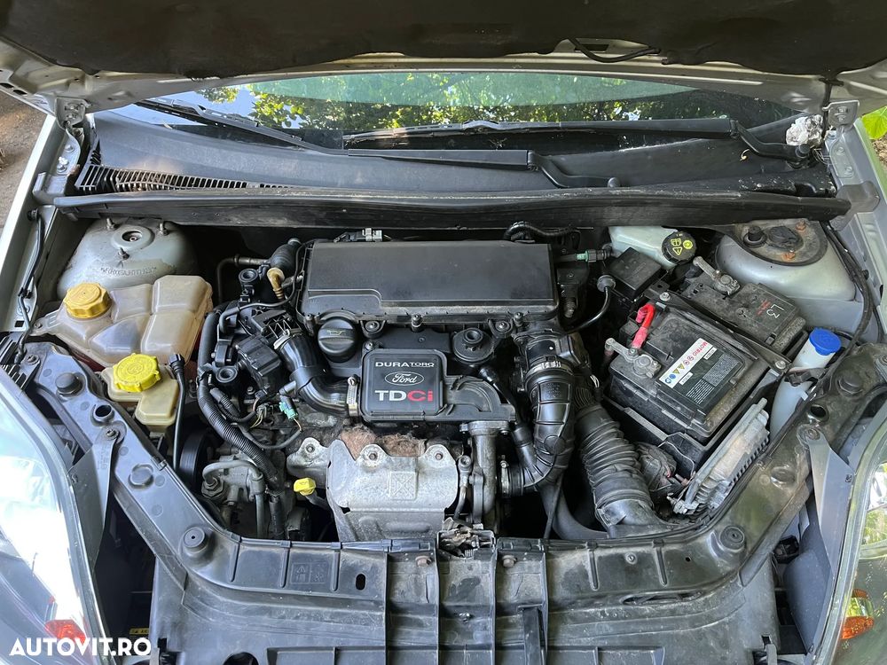 Dezmembrez Ford Fiesta MK5 facelift 2007 gri argintiu 1,4 TDCI 50KW cod culoare 62 - 3