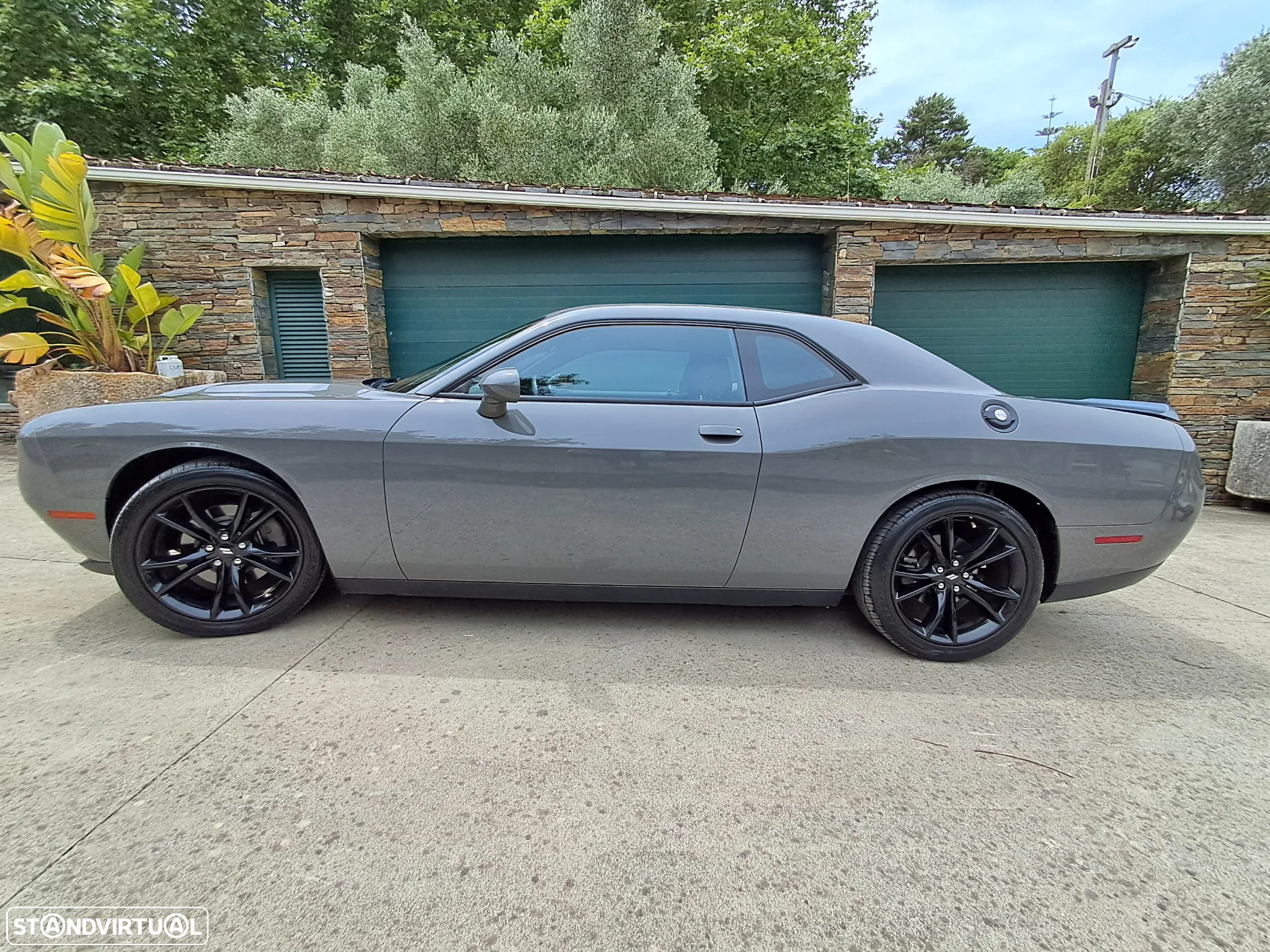 Dodge Challenger Auto SXT Plus - 4