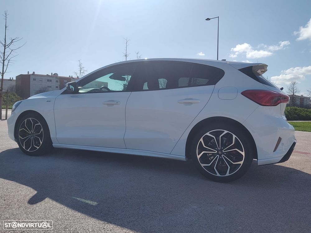 Ford Focus 1.0 EcoBoost S&S ST-LINE X - 3
