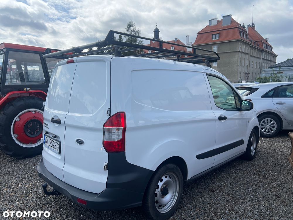 Ford Transit Courier - 11