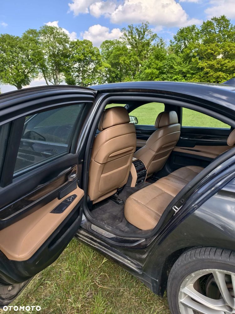 BMW Seria 7 740d xDrive - 24