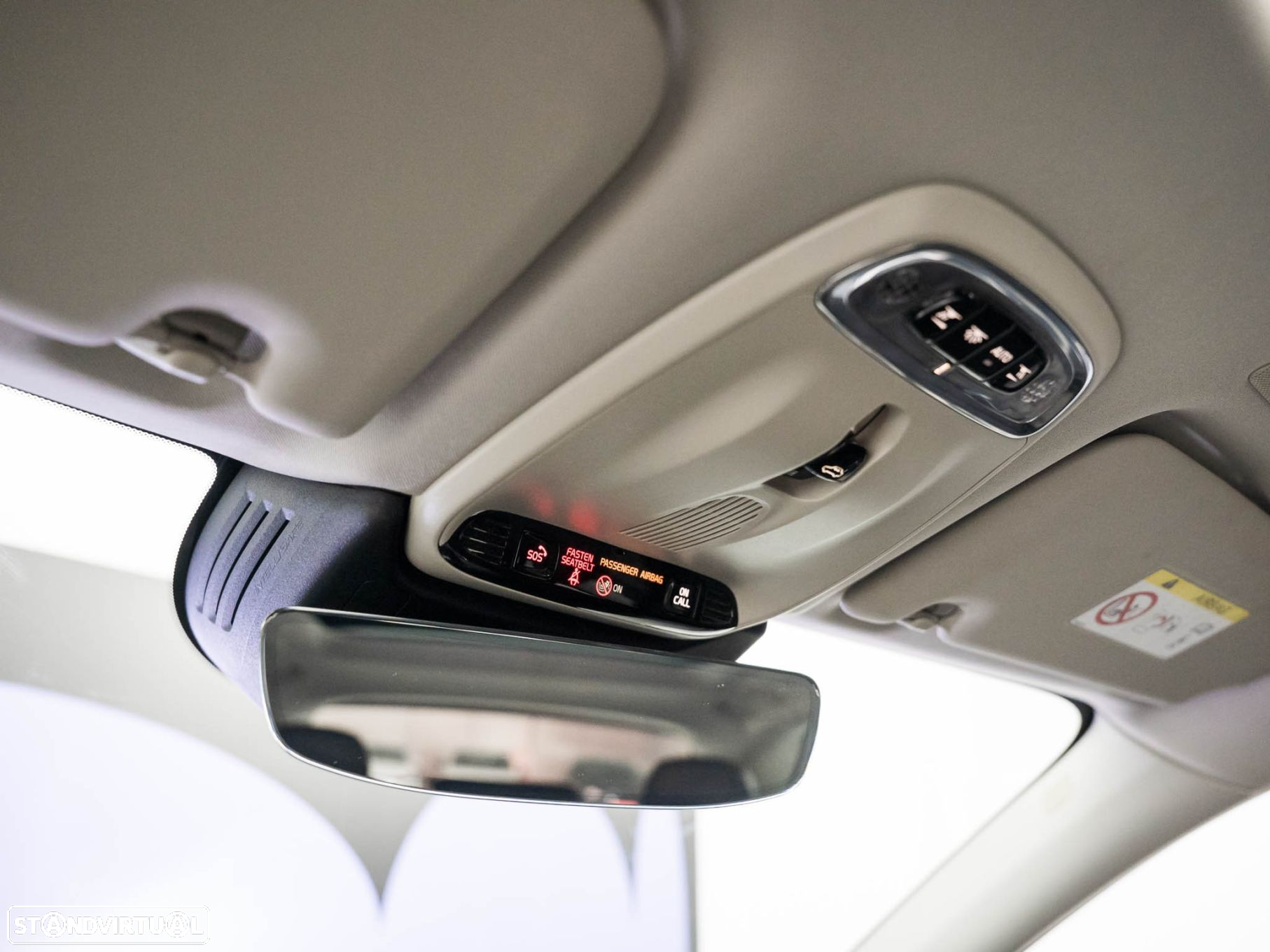 Volvo XC 60 2.0 T8 PHEV Momentum Plus AWD - 39