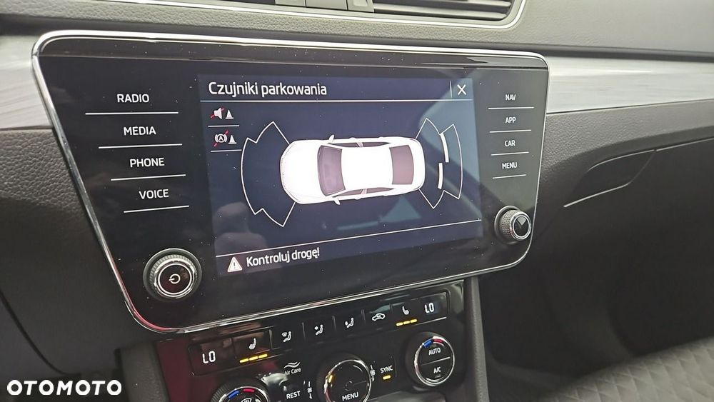 Skoda Superb 2.0 TDI SCR Ambition DSG - 21
