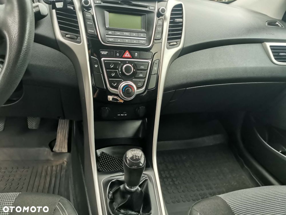 Hyundai i30 1.6 CRDi Classic + - 8