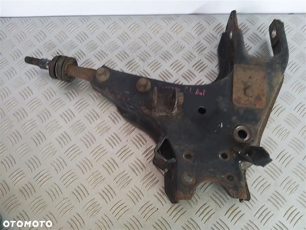 Wahacz przód PRAWY dolny Nissan Terrano  II 1995-2003R