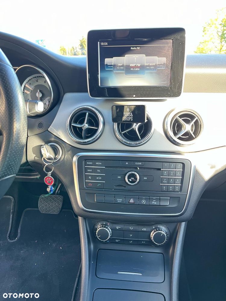Mercedes-Benz CLA 200 7G-DCT - 13