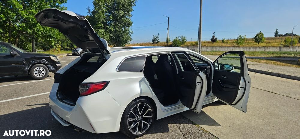Toyota Corolla 2.0 HSD Exclusive Plus GR Sport Bi-Tone - 14
