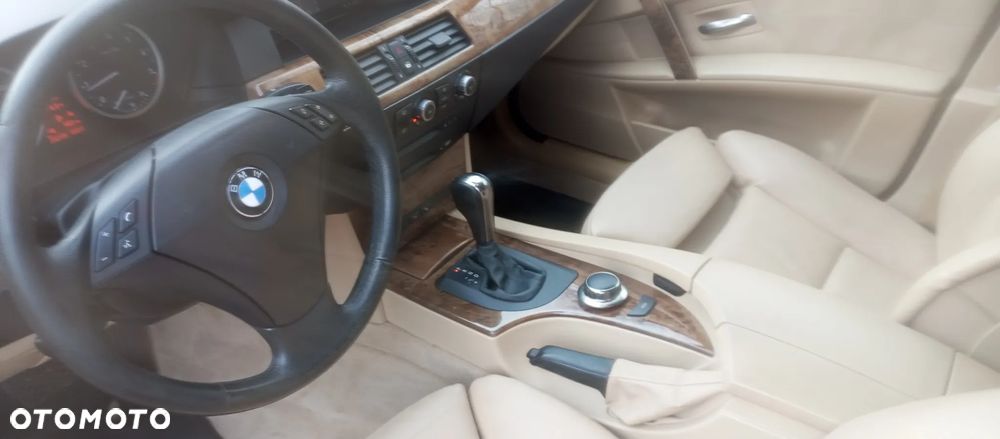 BMW Seria 5 525xi - 16