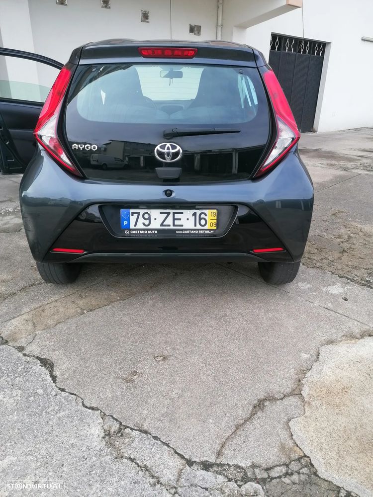 Toyota Aygo 1.0 X-Play Plus MM - 2