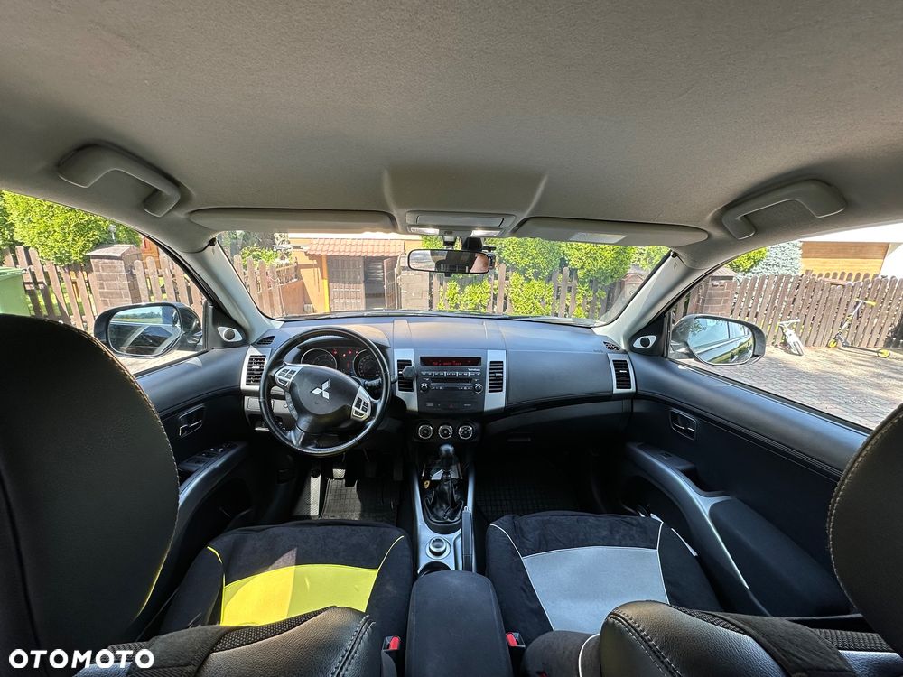 Mitsubishi Outlander 2.0 DID Intense + - 25