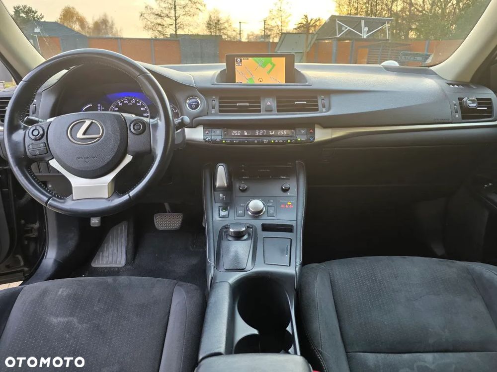 Lexus CT - 10